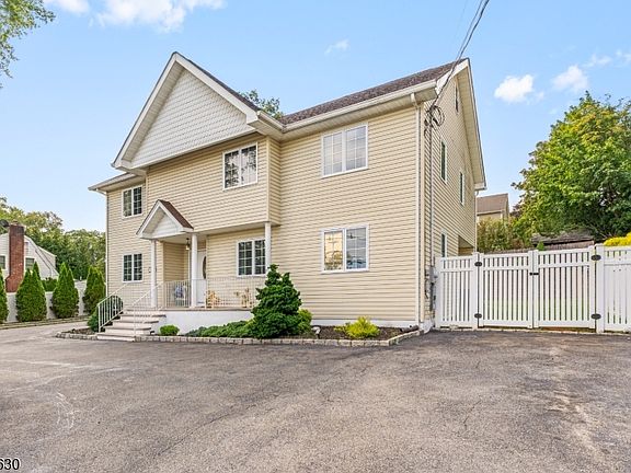 3rd image of 1553 Alps Rd