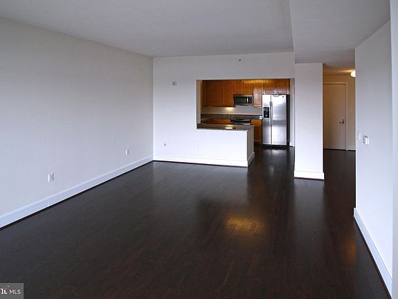 3rd image of 717 S Columbus Blvd Unit 617