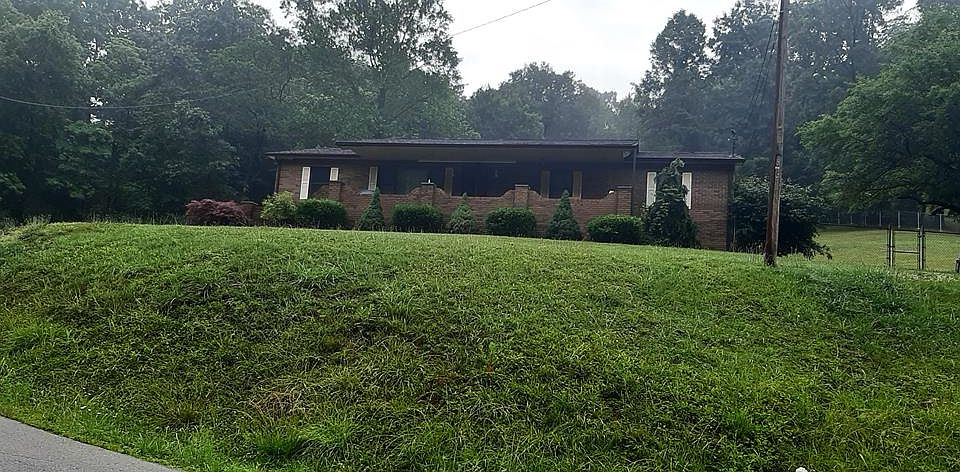 1st image of 1028 Burns Hollow Rd