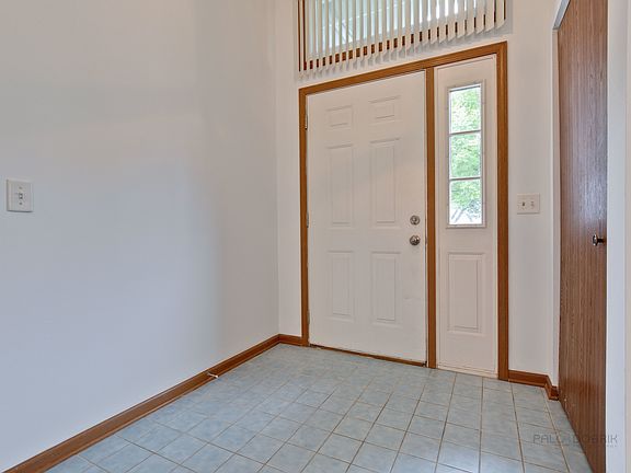 3rd image of 220 Saratoga Ct