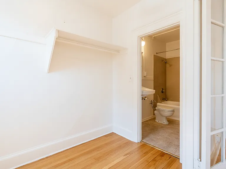 Campus Apartments 6 Weeks Free | Spacious Studio In Heart of the U District — Photo 9