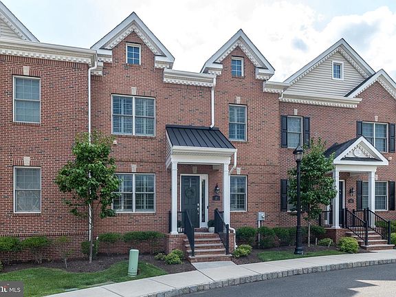 3rd image of 17 Creekview Ln