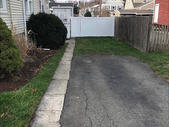2nd image of 19 Pearl St #1