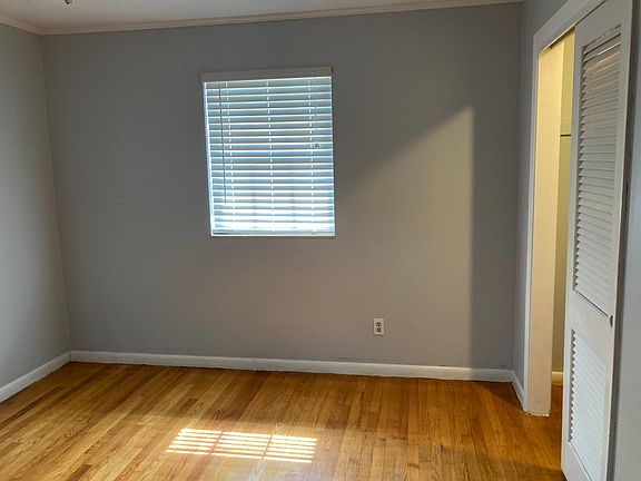 4th image of 915 Hackberry Dr NW