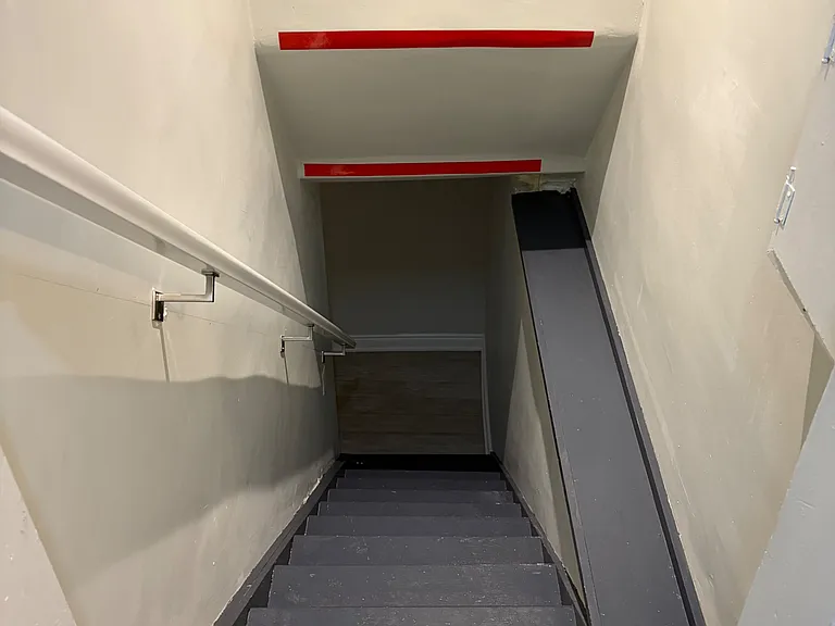 6 Sussex Ave — Photo 7