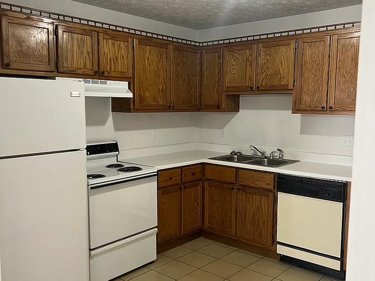411 E Pershing Ave #B — Photo 2