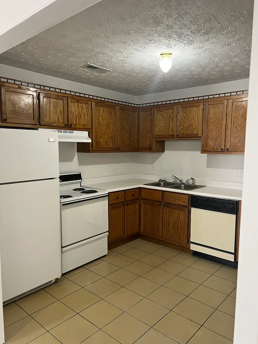 Building Photo - 411 E Pershing Ave #B