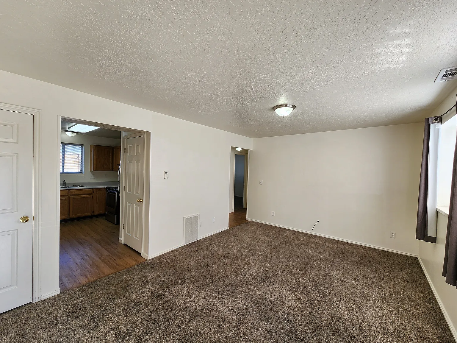 2 bed, 850 sqft, $1,250 — Photo 2