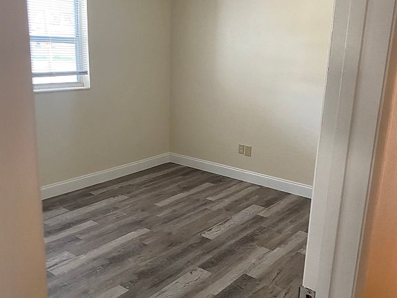 2nd image of 141 W Connecticut Ave