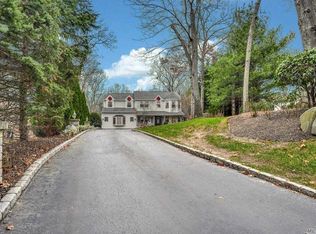 267 Old Commack Rd, Kings Park, NY 11754