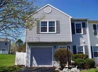 90 Bridgewood Ln, Watervliet, NY 12189