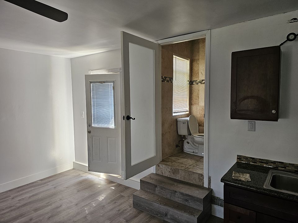 2nd image of 150 W Barclay St