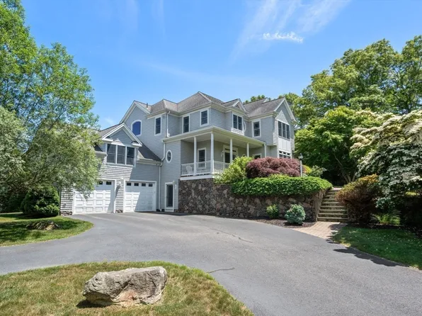 318 Center Hill Rd, Plymouth, MA 02360