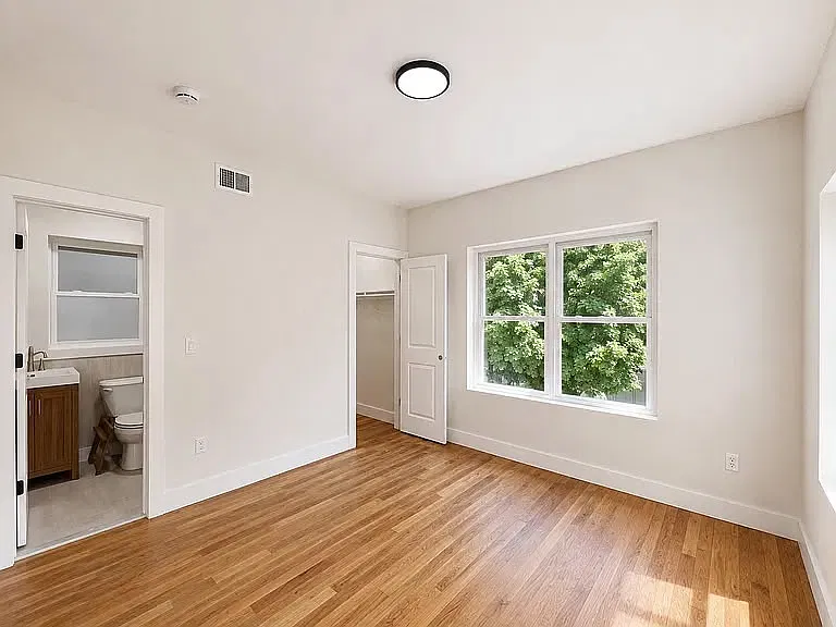 3 bed, $2,600 — Photo 2