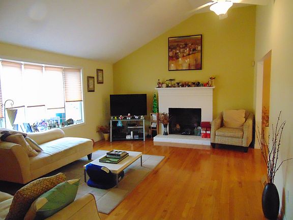 3rd image of 16 Sunnyworth Ln