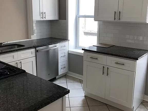 3rd image of 127 Clifton Pl APT 2