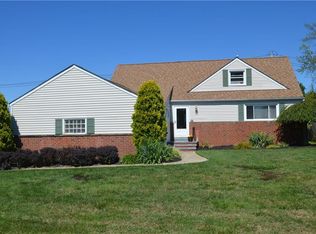 5011 Emmet Rd, Lyndhurst, OH 44124