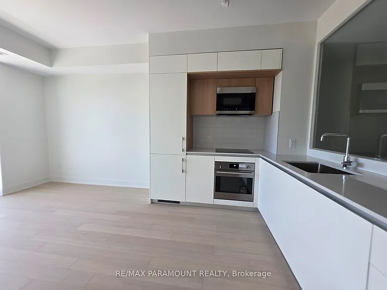 322 Dupont St #307 — Photo 4