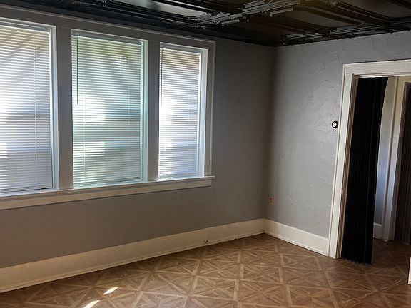 3rd image of 598 Flora Ave #598