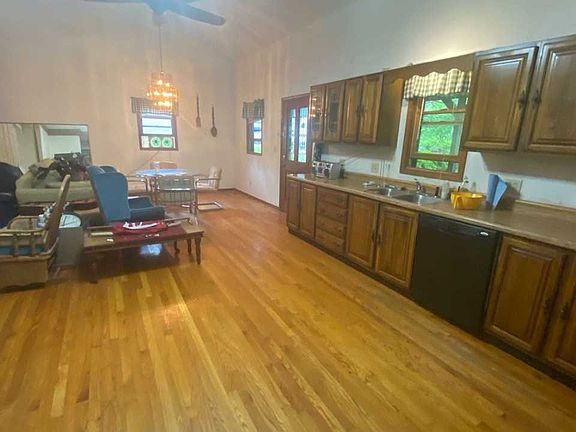 4th image of 3431 Hilltop Ln