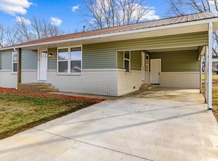 220 W Springfield St, Aurora, MO 65605