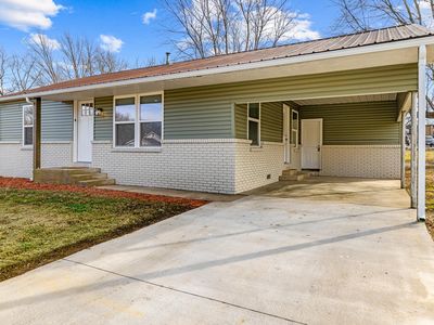 220 W Springfield Street, Aurora, MO, 65605