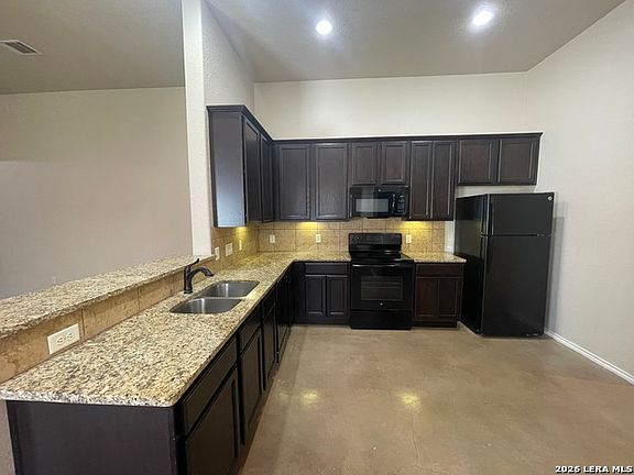4th image of 758 Saengerhalle Rd