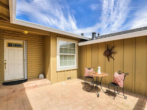 3rd image of 275 Los Palmos Way