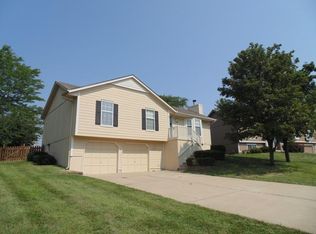 2148 SW Sterling Dr, Lees Summit, MO 64081