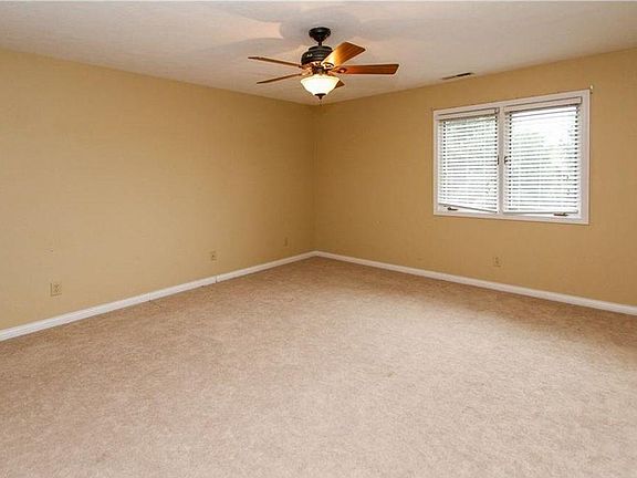 5th image of 267 Golf Ct
