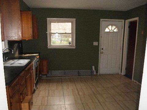 2nd image of 332 Hancock St