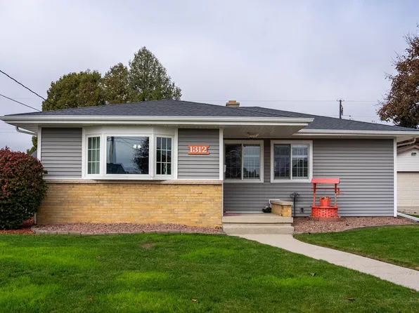 1312 Hamann Rd, Manitowoc, WI 54220