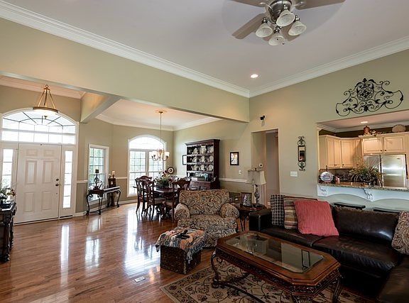 5th image of 1000 Twin Pines Cir