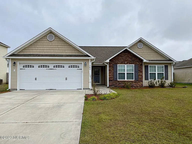 704 Radiant Dr — Photo 1