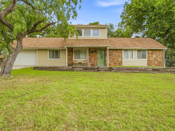 2916 Waterwood Dr, Granbury, TX 76048