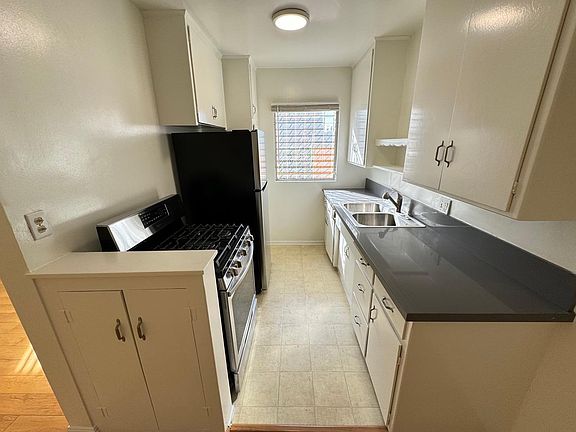 3rd image of 213 N Alexandria Ave APT 1