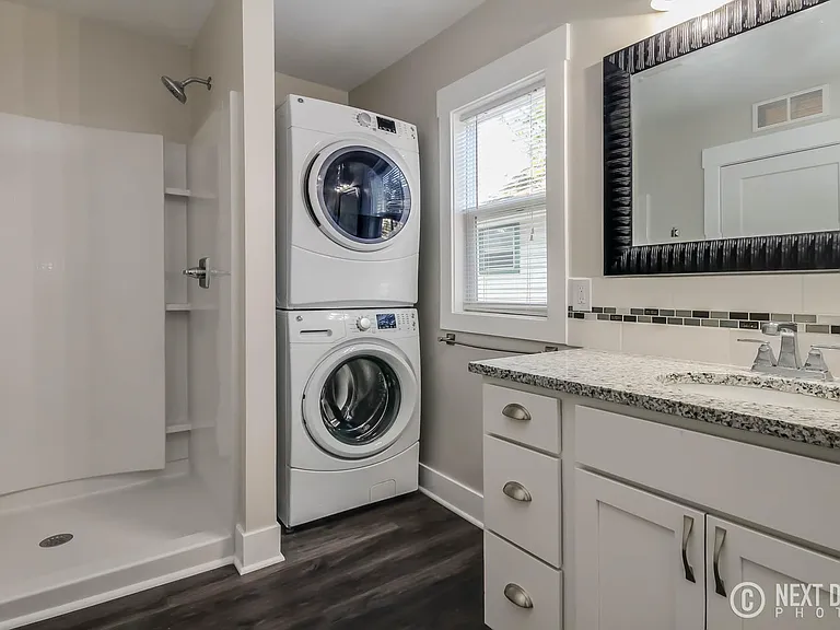 Beautiful new bathrooms, in unit washer/dryer