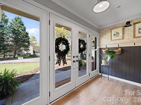 5th image of 22 Honeysuckle Ln