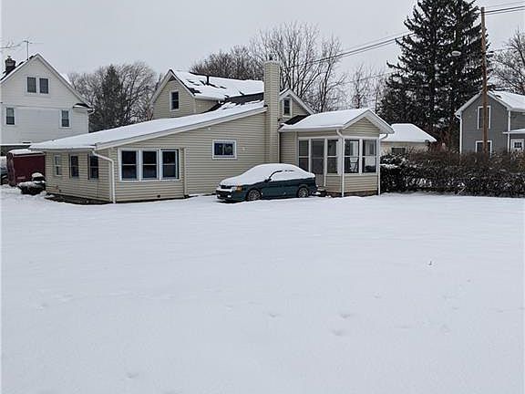 3rd image of 60 Fair St