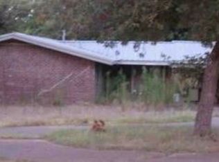 4 W Trail Ln, Hilltop Lakes, TX 77871