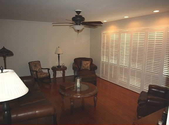 3rd image of 1011 Valient Ln
