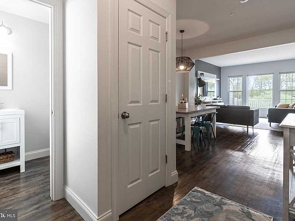 3rd image of 199 Kestrel Ln