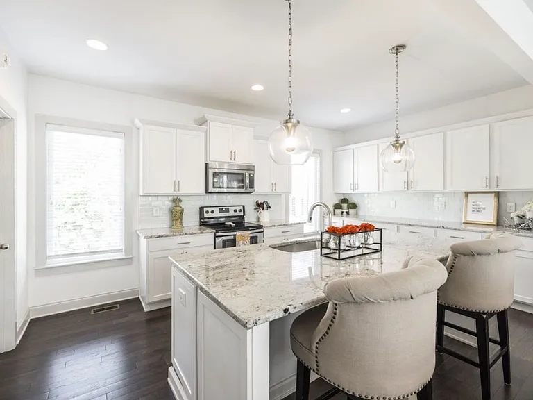 727 Douglas Ave — Photo 12