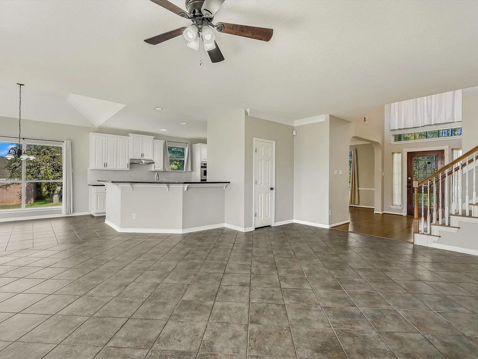 4 bed, 3.5 bath, 3079 sqft, $4,000 — Photo 4