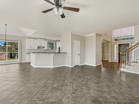 4th image of 10802 Hastings Ln