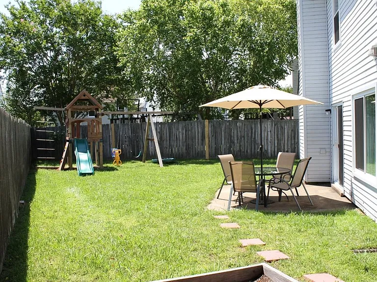 904 Bridgeford Ct — Photo 12