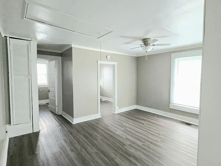 216 E Madison St — Photo 11