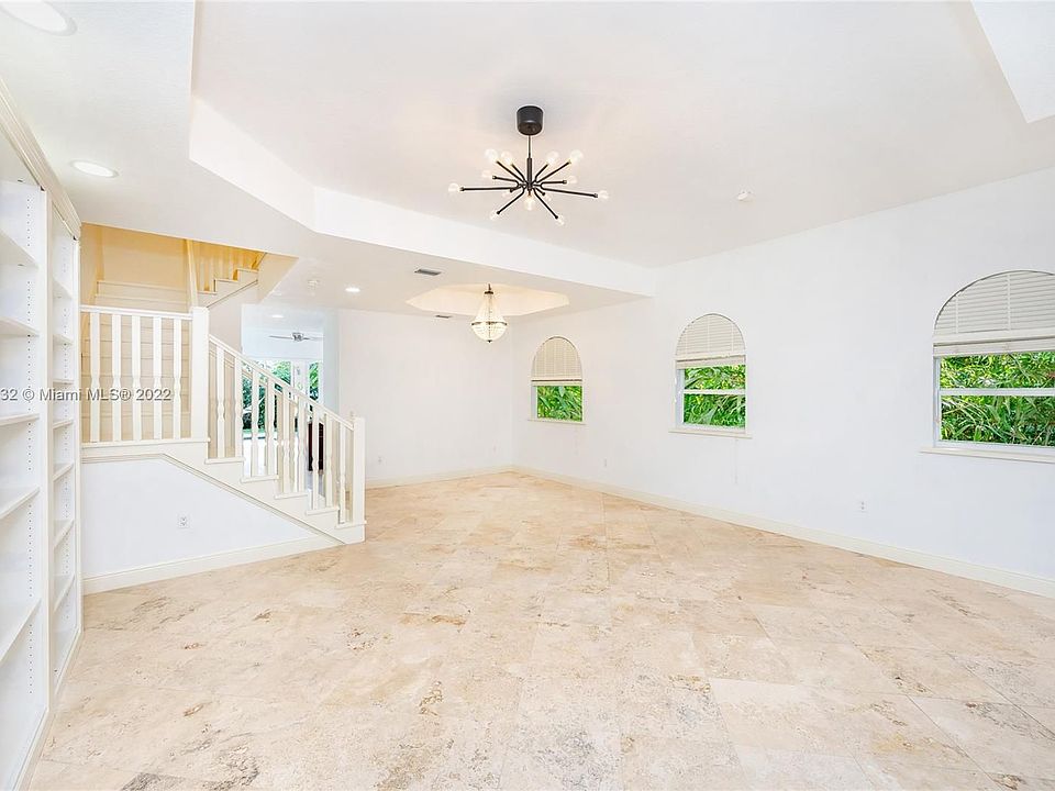 1st image of 2921 SW 30th Ct #B