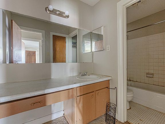 4th image of 3229 Thirteen Colony Mall APT 5B