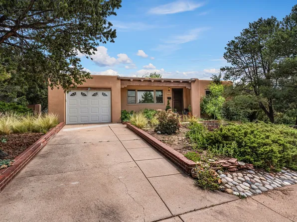 215 Sombrio Dr, Santa Fe, NM 87501